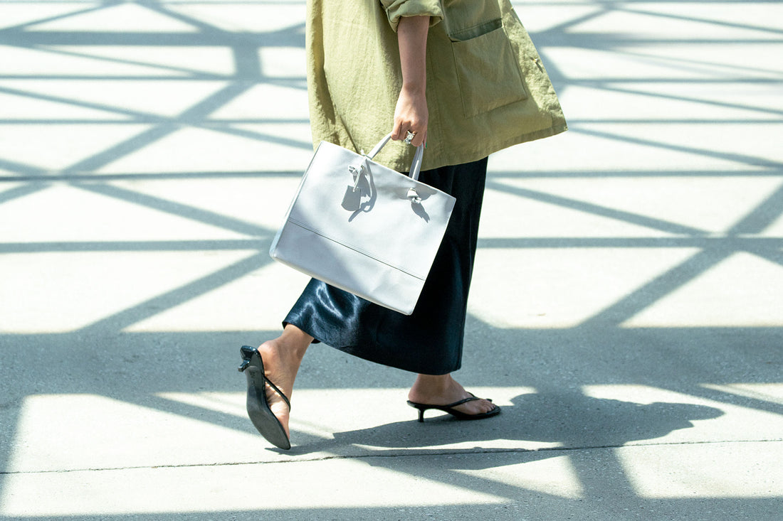 紙袋は持たない。ショッパーを持つ。