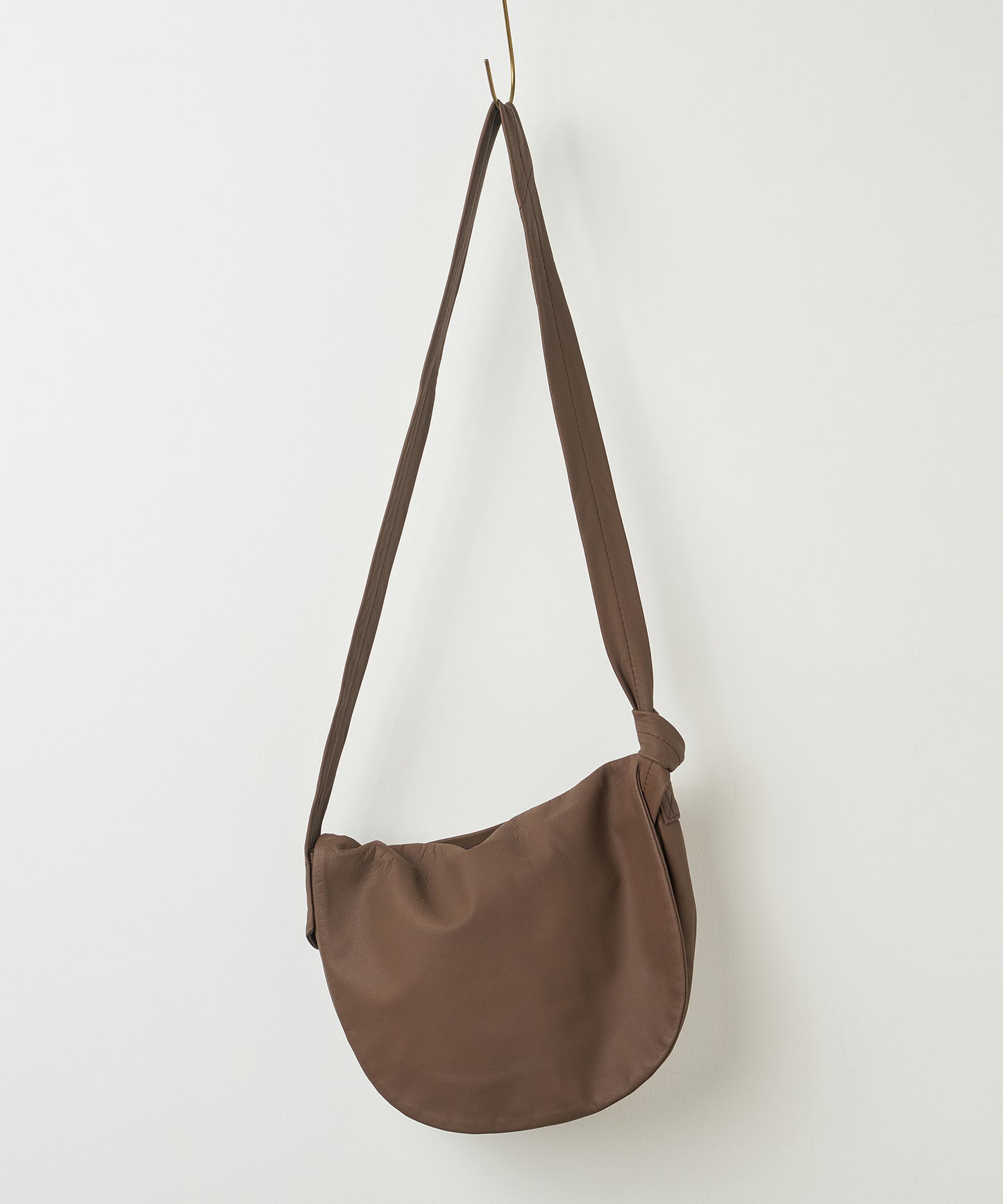 #11/ サークルフラップショルダー (dark brown)/ やぎ革・ベアー