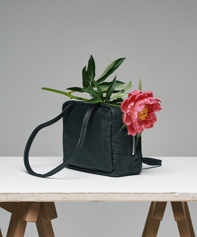 #11/ スラウチーボックスバッグS (black) / やぎ革・ベアー