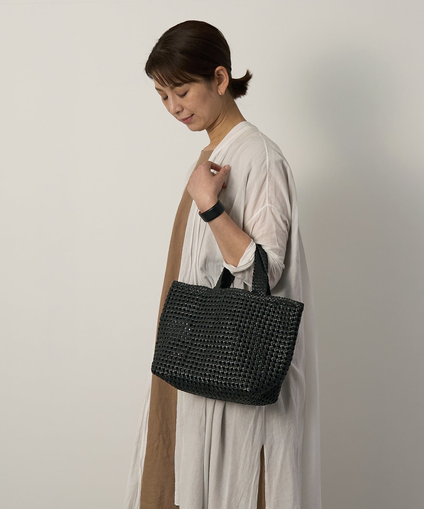 《SALE 20%》ランチバッグS (black) / やぎ革・ゴートメッシュ
