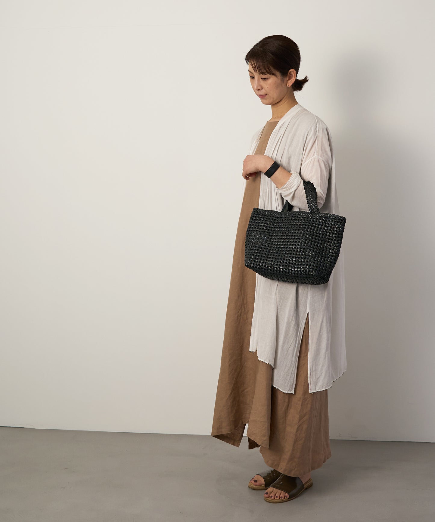 《SALE 20%》ランチバッグS (black) / やぎ革・ゴートメッシュ