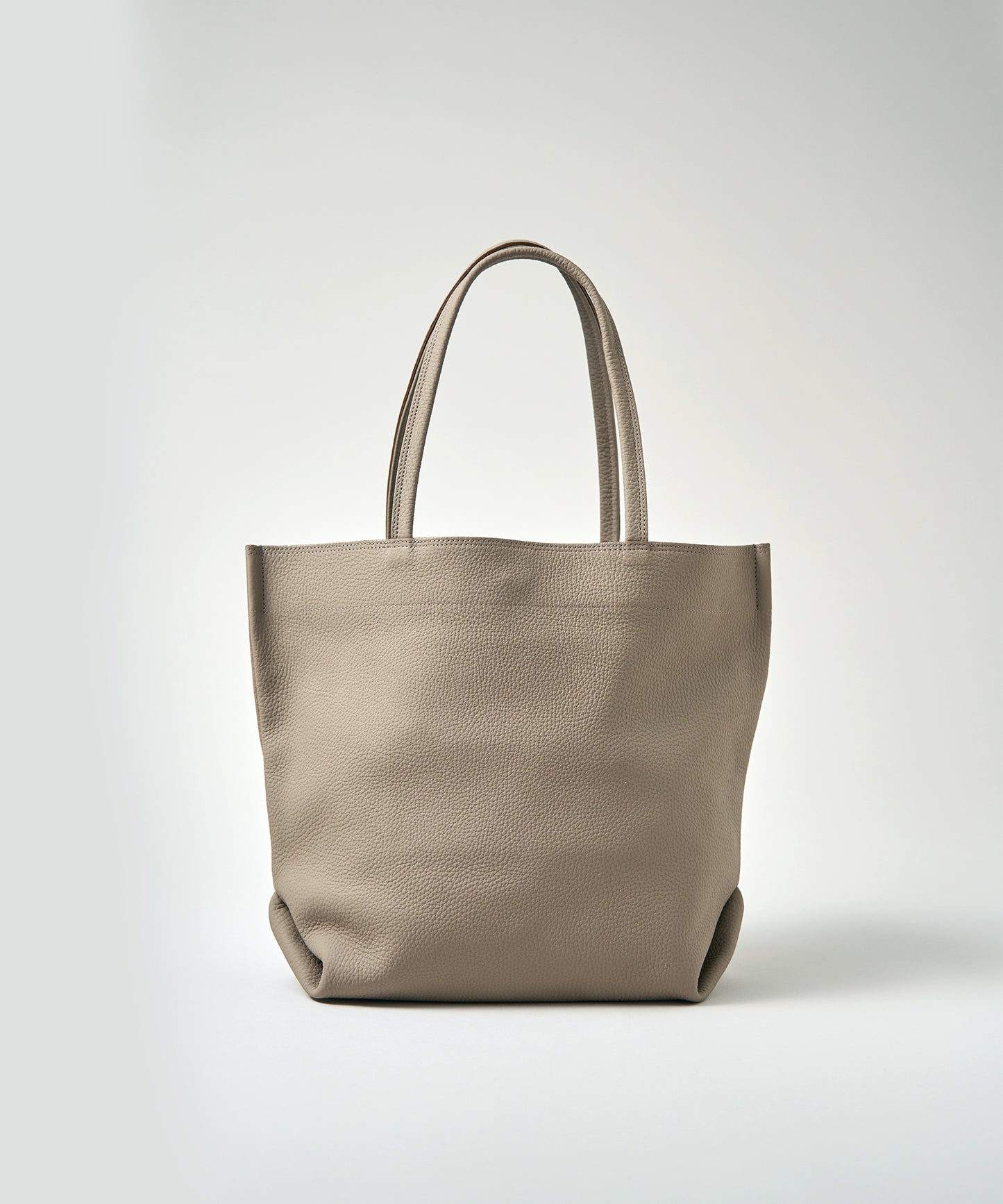 #51b/ ランチバッグM(almond gray)/ 牛革・フィリップ