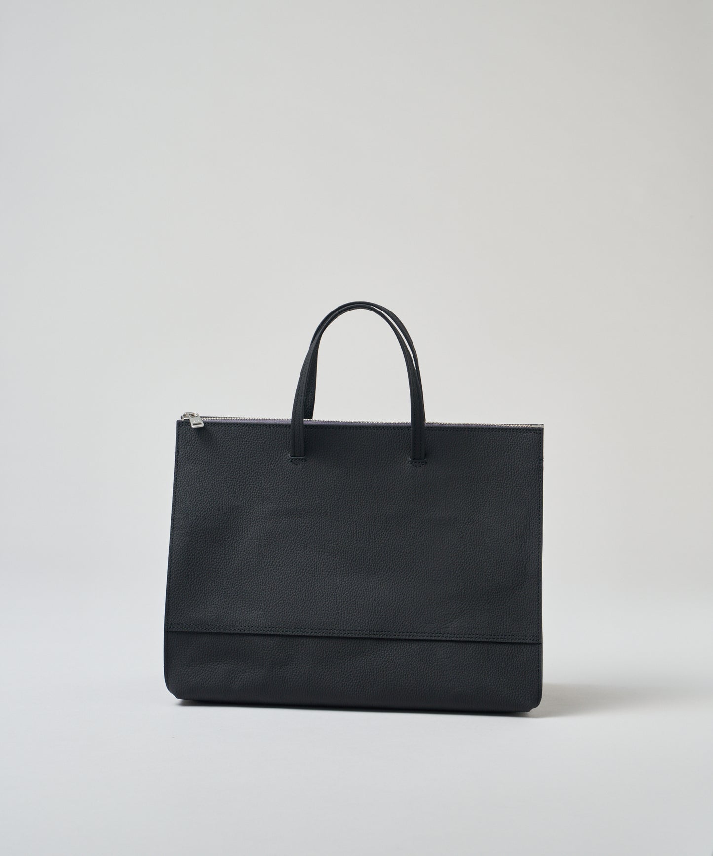 #51b《SALE 20%》クルーズショッパーL(ink black)/ 牛革・フィリップ