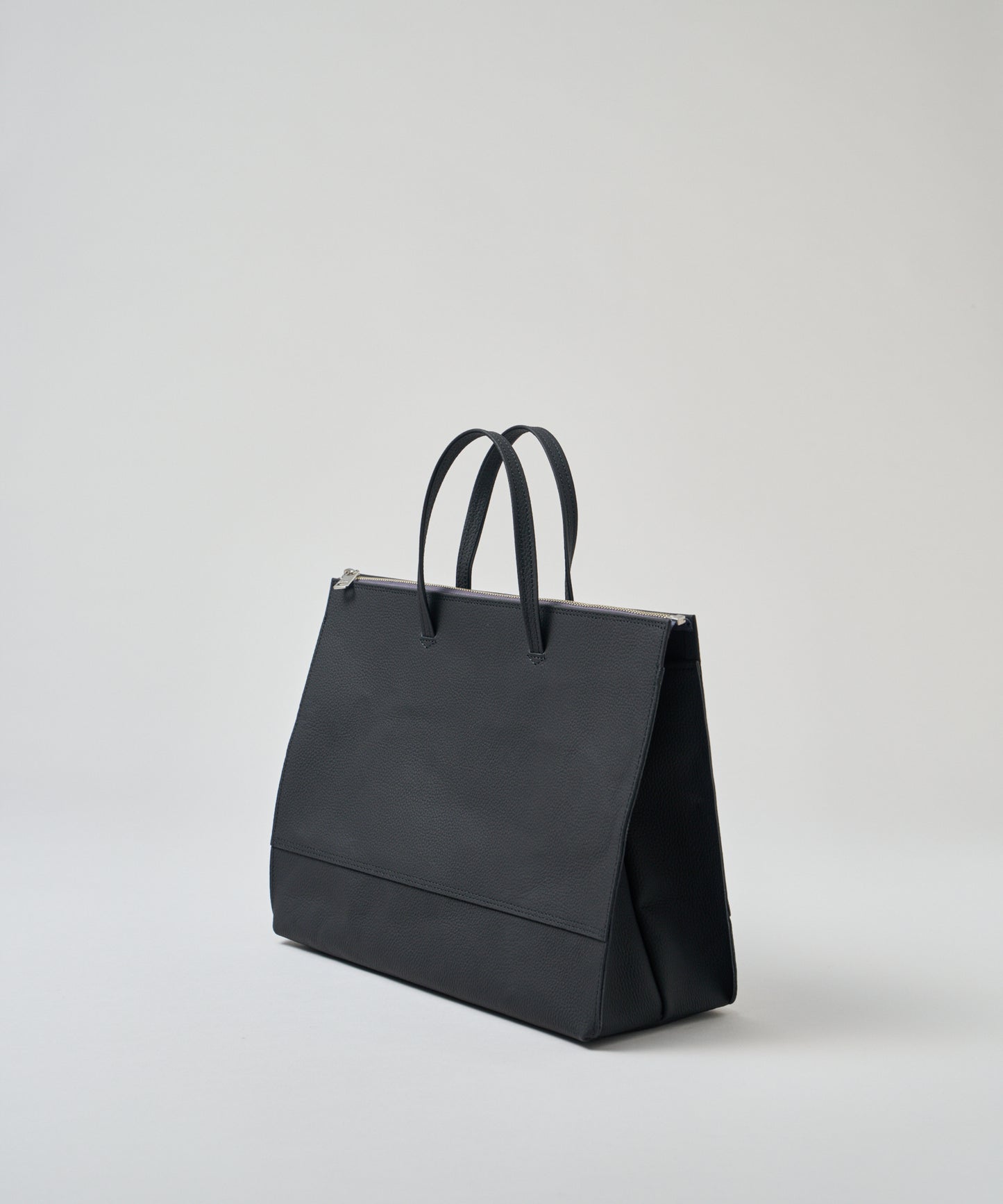 #51b《SALE 20%》クルーズショッパーL(ink black)/ 牛革・フィリップ