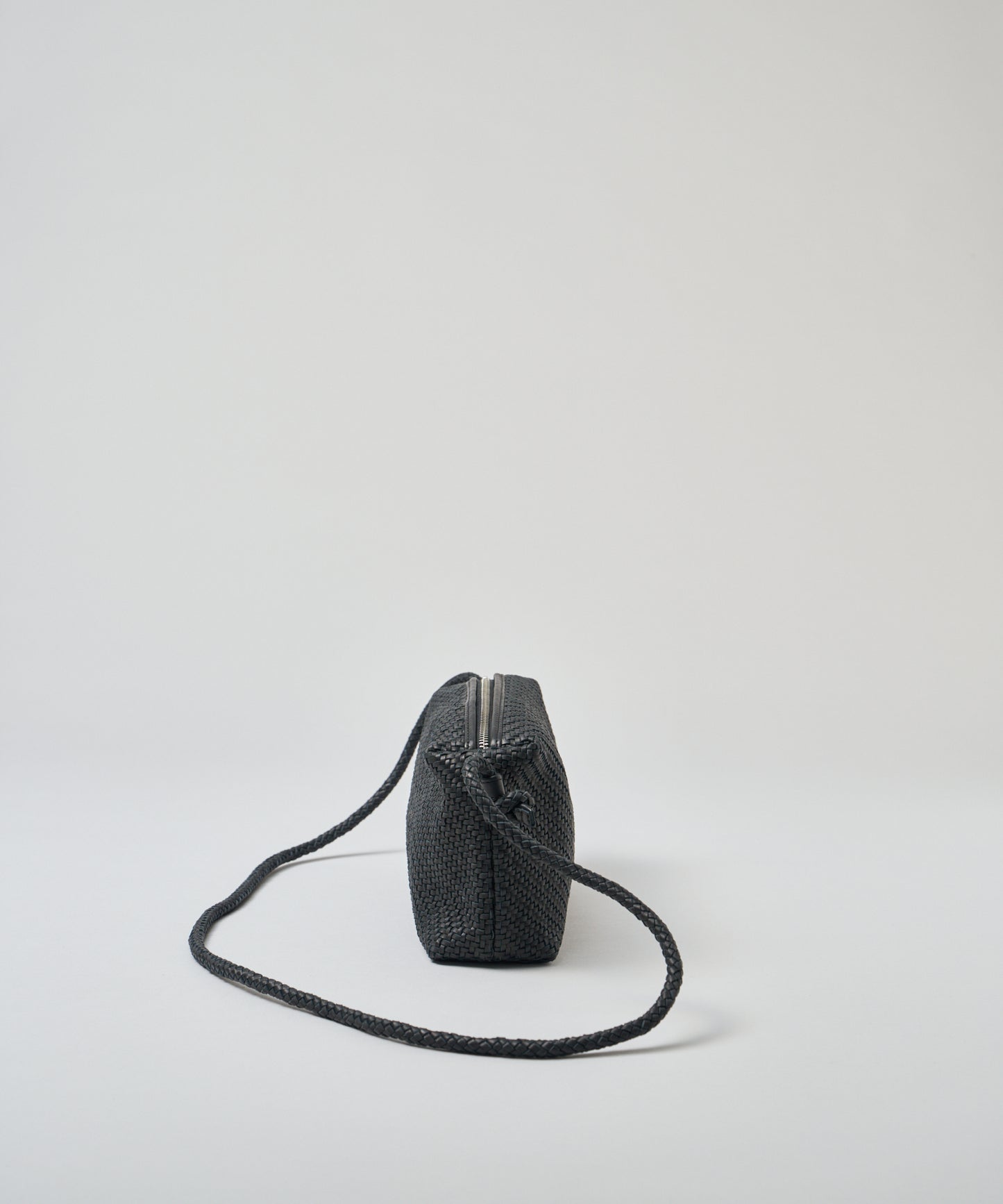#60/ バレルショルダーM(black)/ 羊革・シープメッシュ