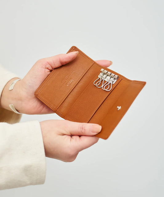 #50《SALE 40%》キーケース(camel)/ 牛革・ソラム - REN