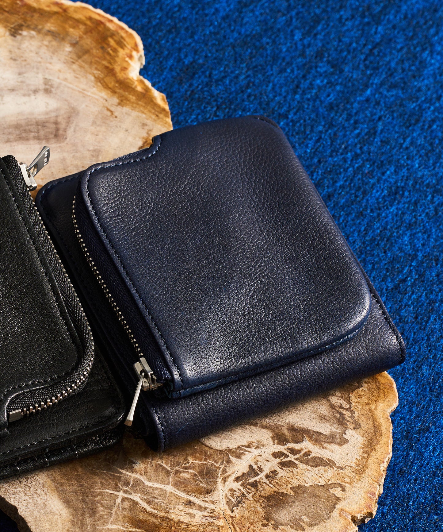 #55b/ 外ポケウォレット(indigo blue)/ 牛革・ベビーバッファロー