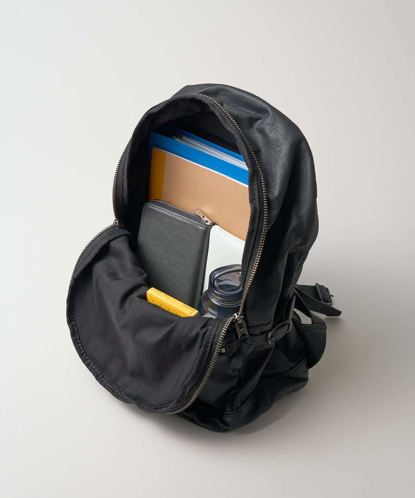 収納イメージ / A4ファイル・長財布・500mlボトル