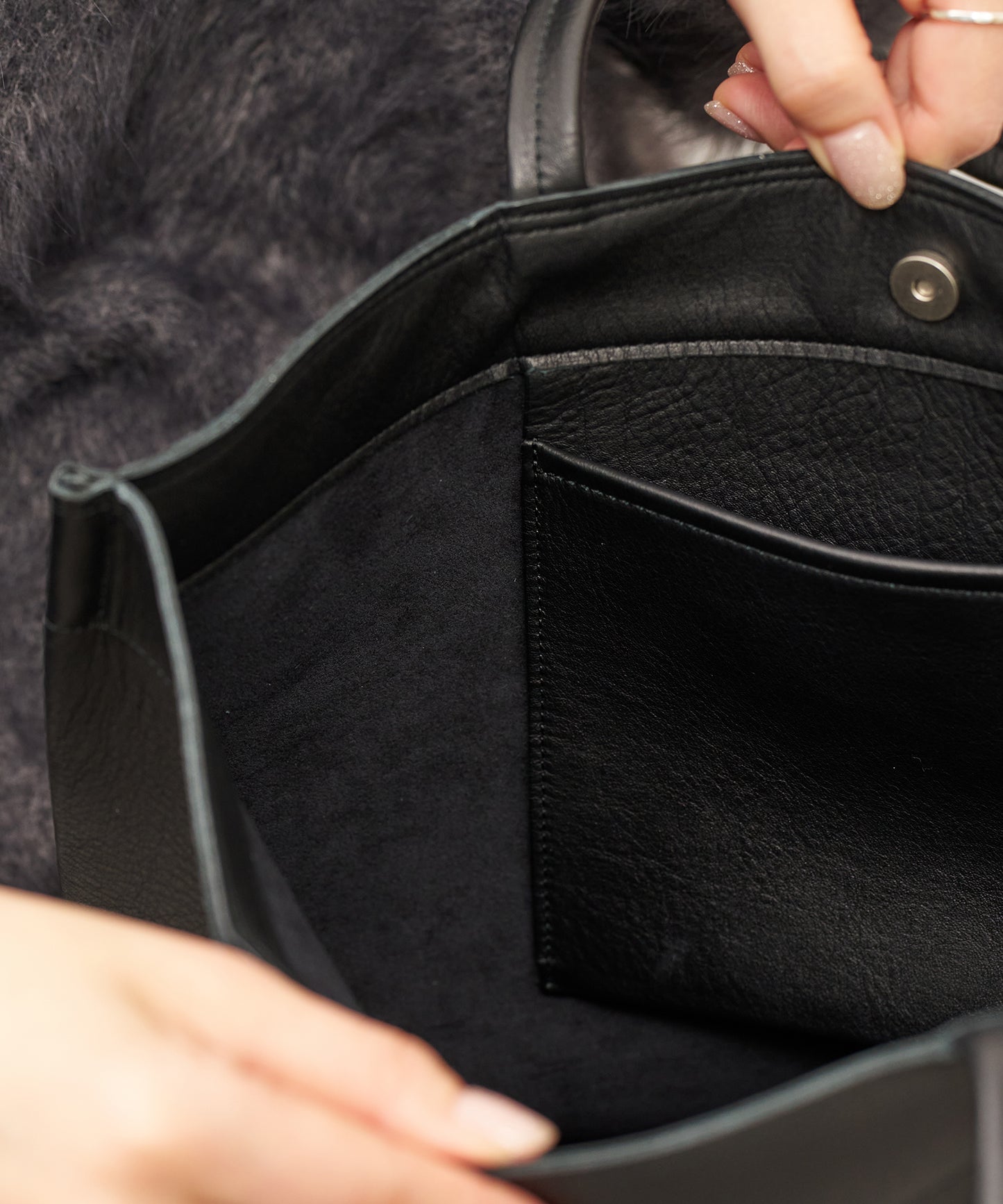 #52b《SALE 30%》ランチバッグM(black)/ 牛革・バレンシア