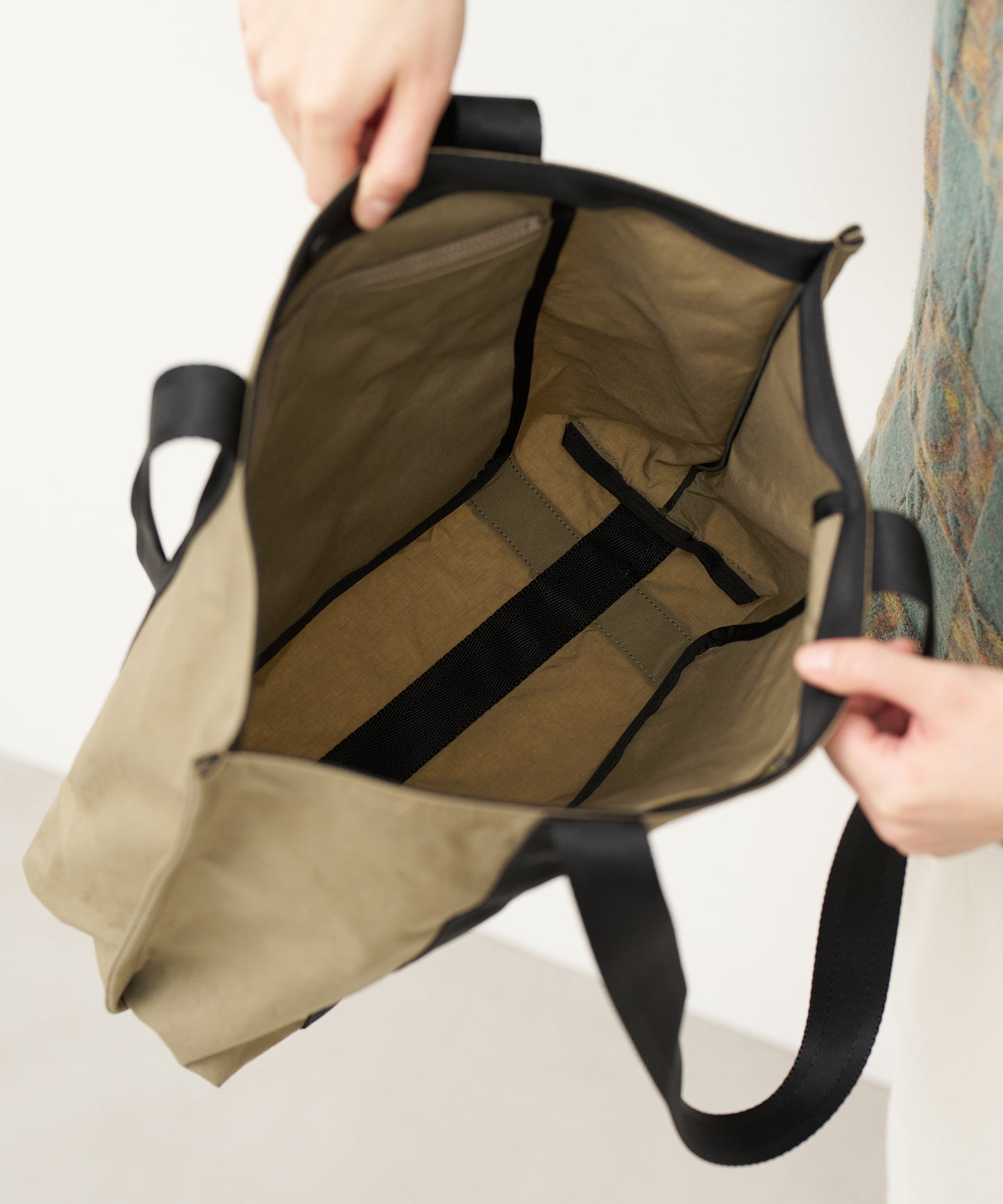 #86 / ベルトライントート(sage gray)/ WRINKLE NYLON