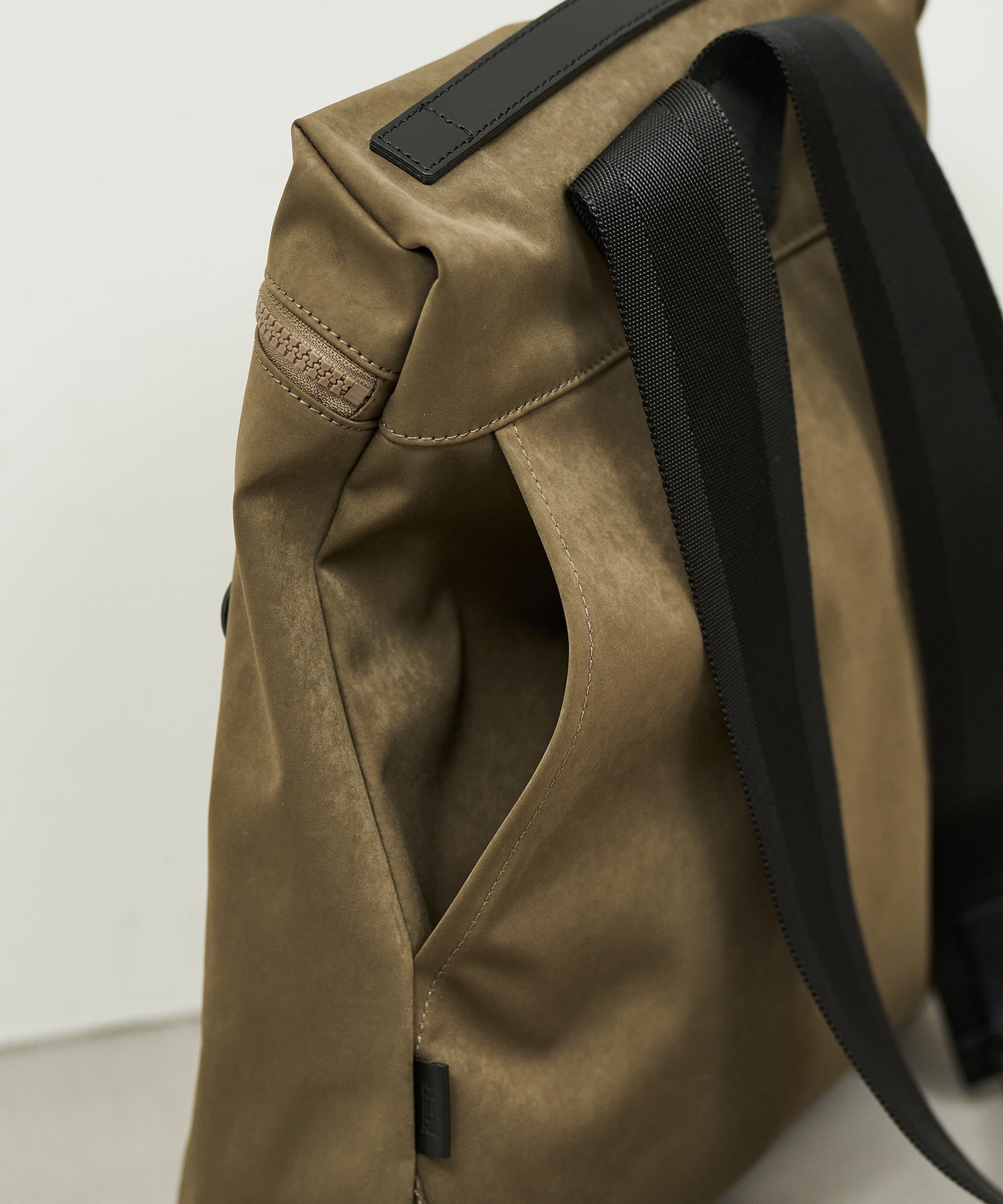 #89《~5/6 10%》フラットリュック(khaki)/ HD NYLON