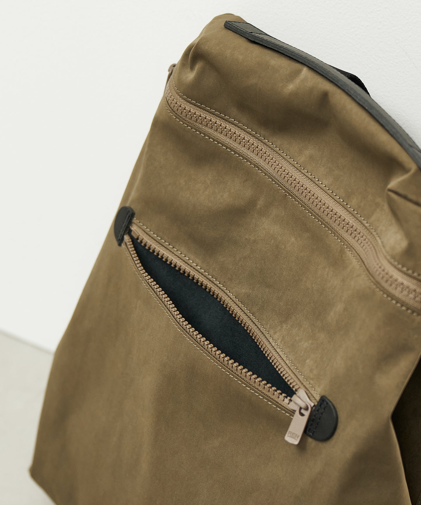 #89《~5/6 10%》フラットリュック(khaki)/ HD NYLON