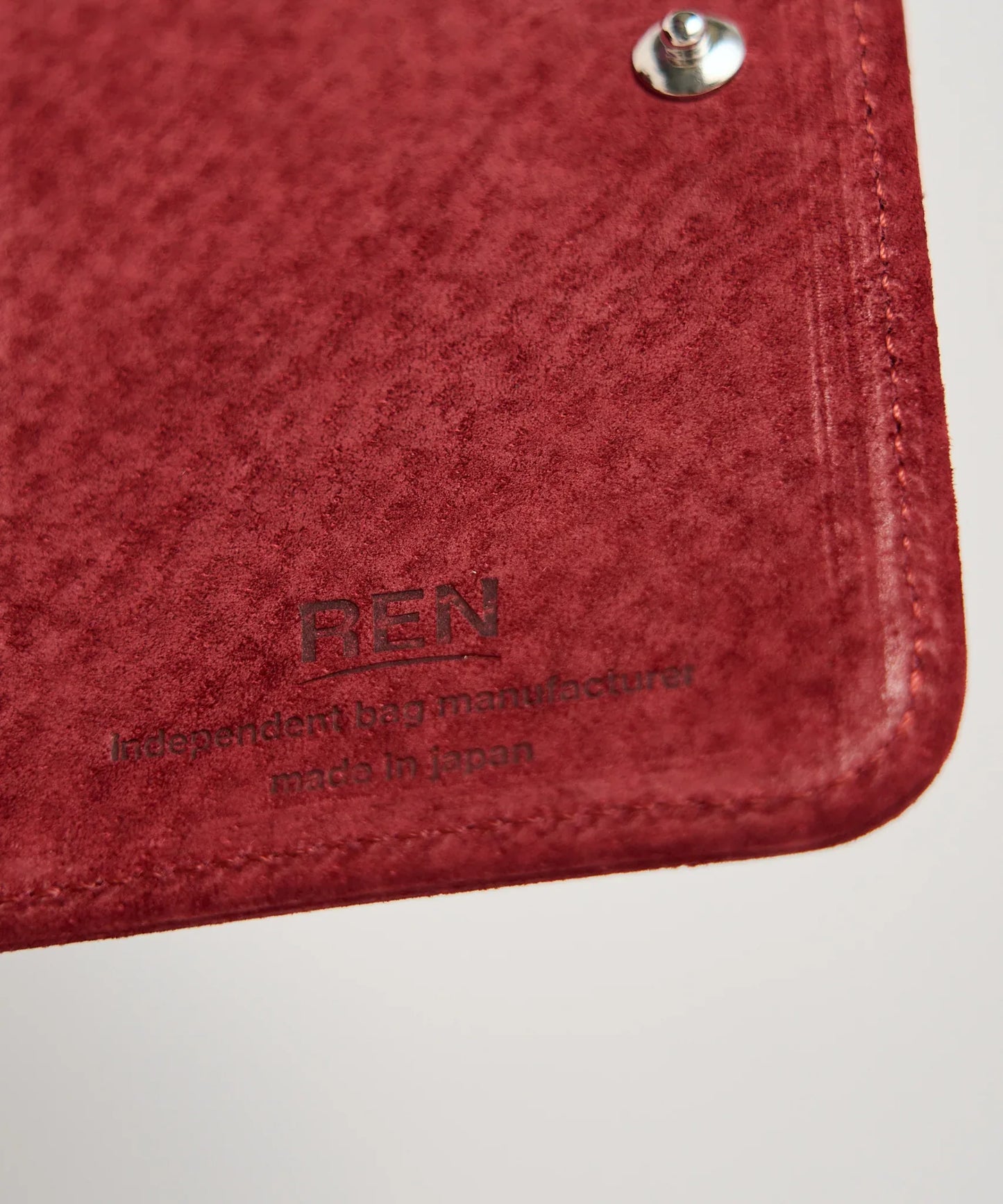 #33《SALE 40%》ポストマンウォレットS(red)/ ピッグスキン・スモーク - REN