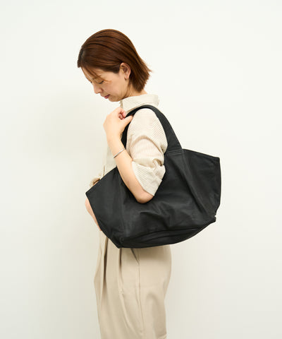 #11《BF SALE 20%》ダックストートM (black) / やぎ革・ベアー