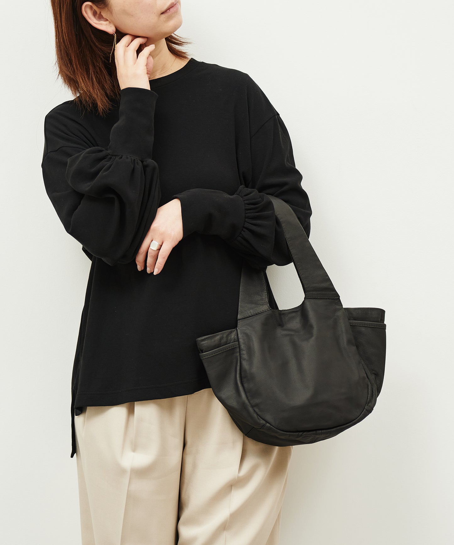 #11/ パンプキンサックS (black) / やぎ革・ベアー