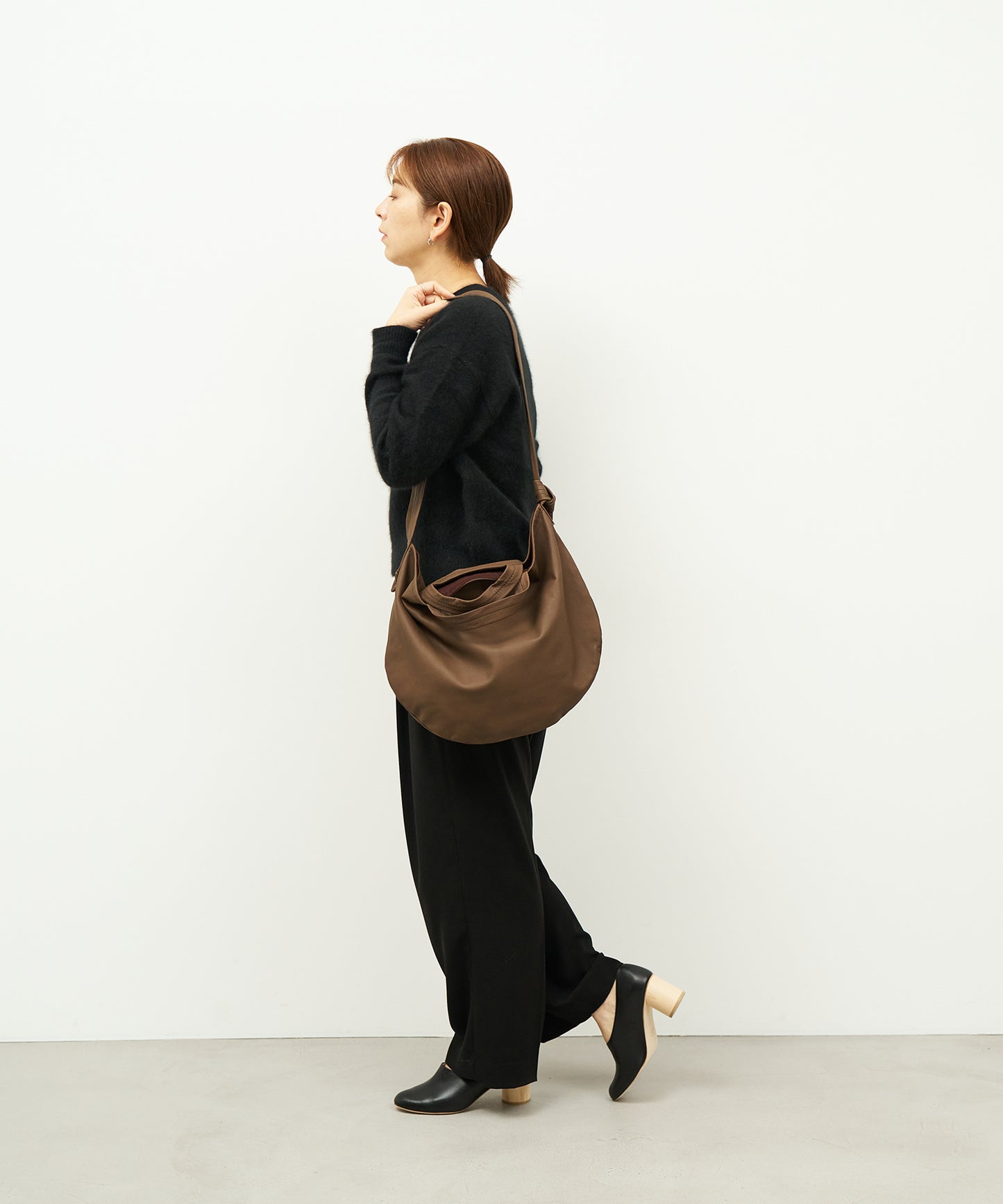 #11 / 2wayサークルショルダー (dark brown)/ やぎ革・ベアー