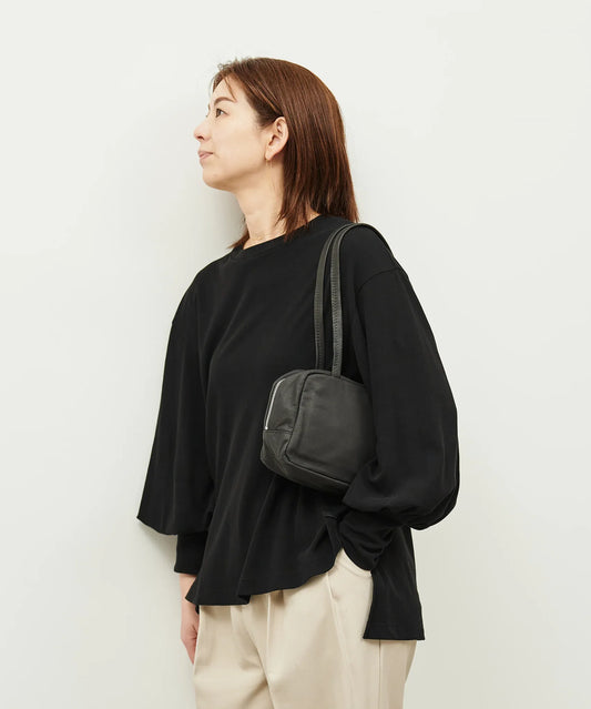 #11《SALE40%》スラウチーボックスバッグXS (black) / やぎ革・ベアー - REN