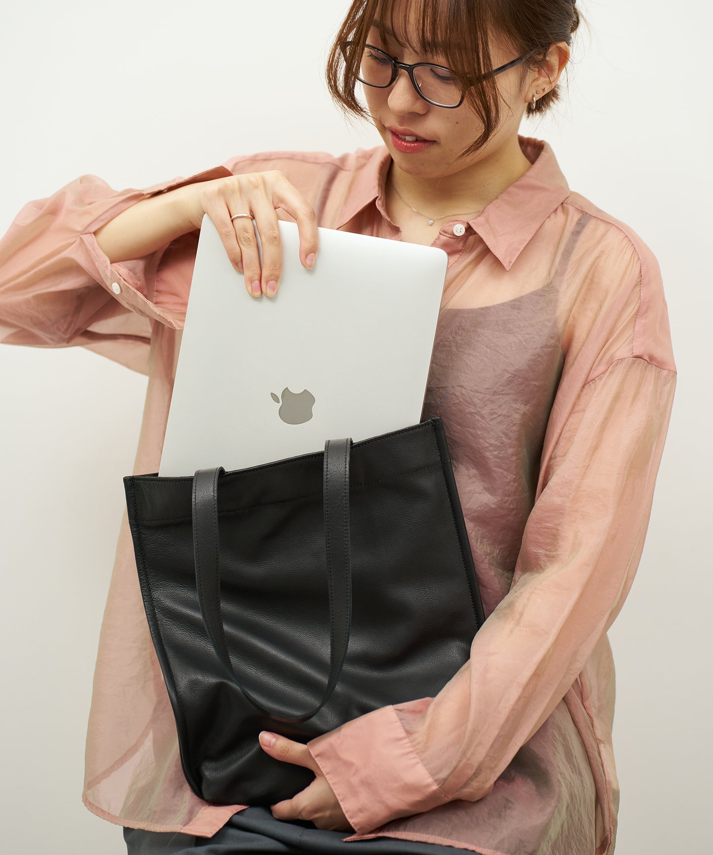 #15/ ドキュメントトート14-inch(black)/ やぎ革・スティル