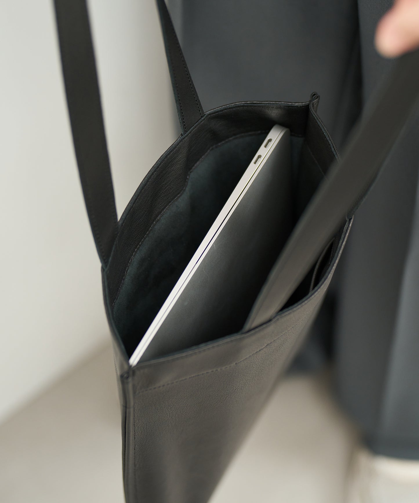 #15/ ドキュメントトート14-inch(black)/ やぎ革・スティル