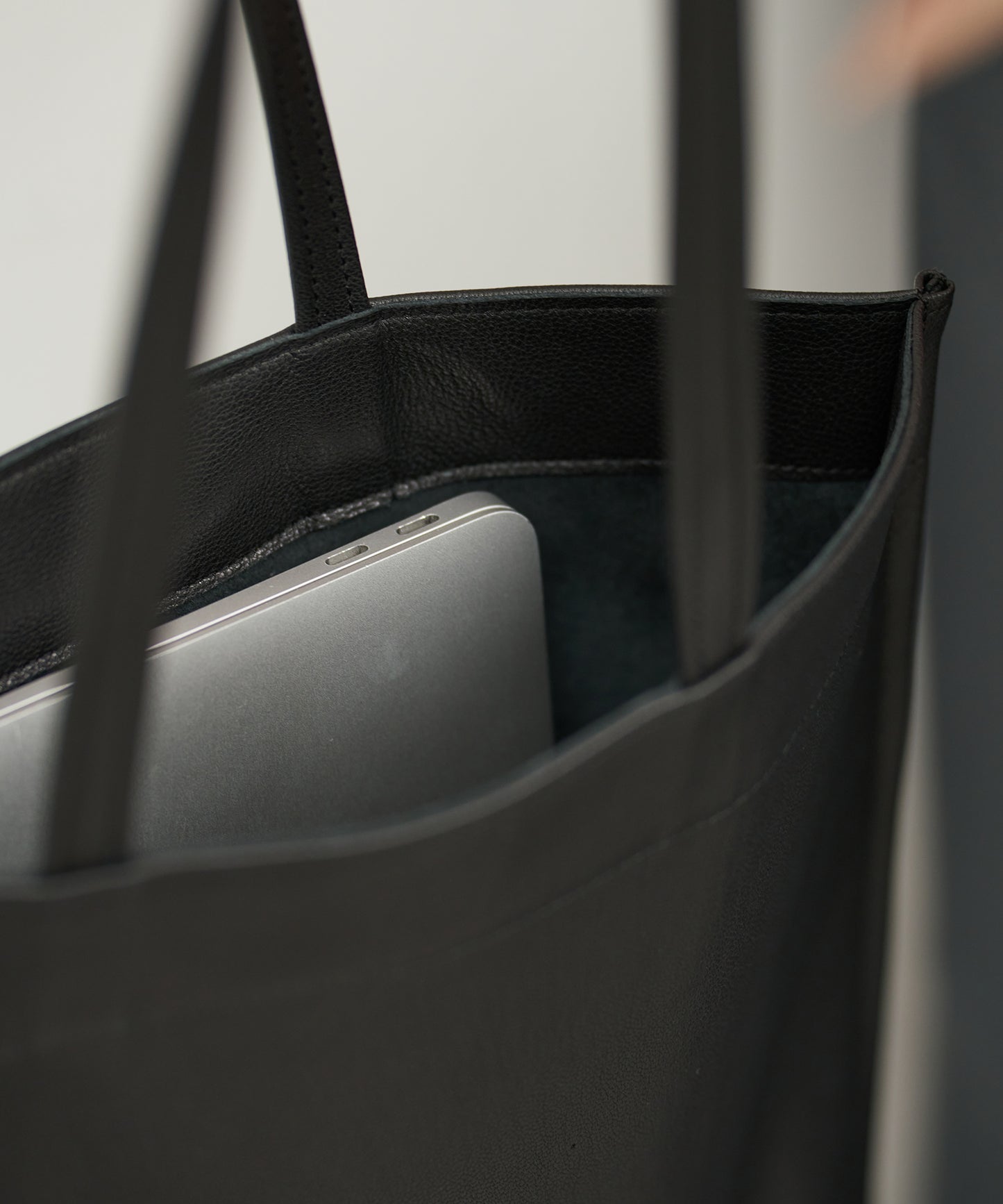 #15/ ドキュメントトート14-inch(black)/ やぎ革・スティル