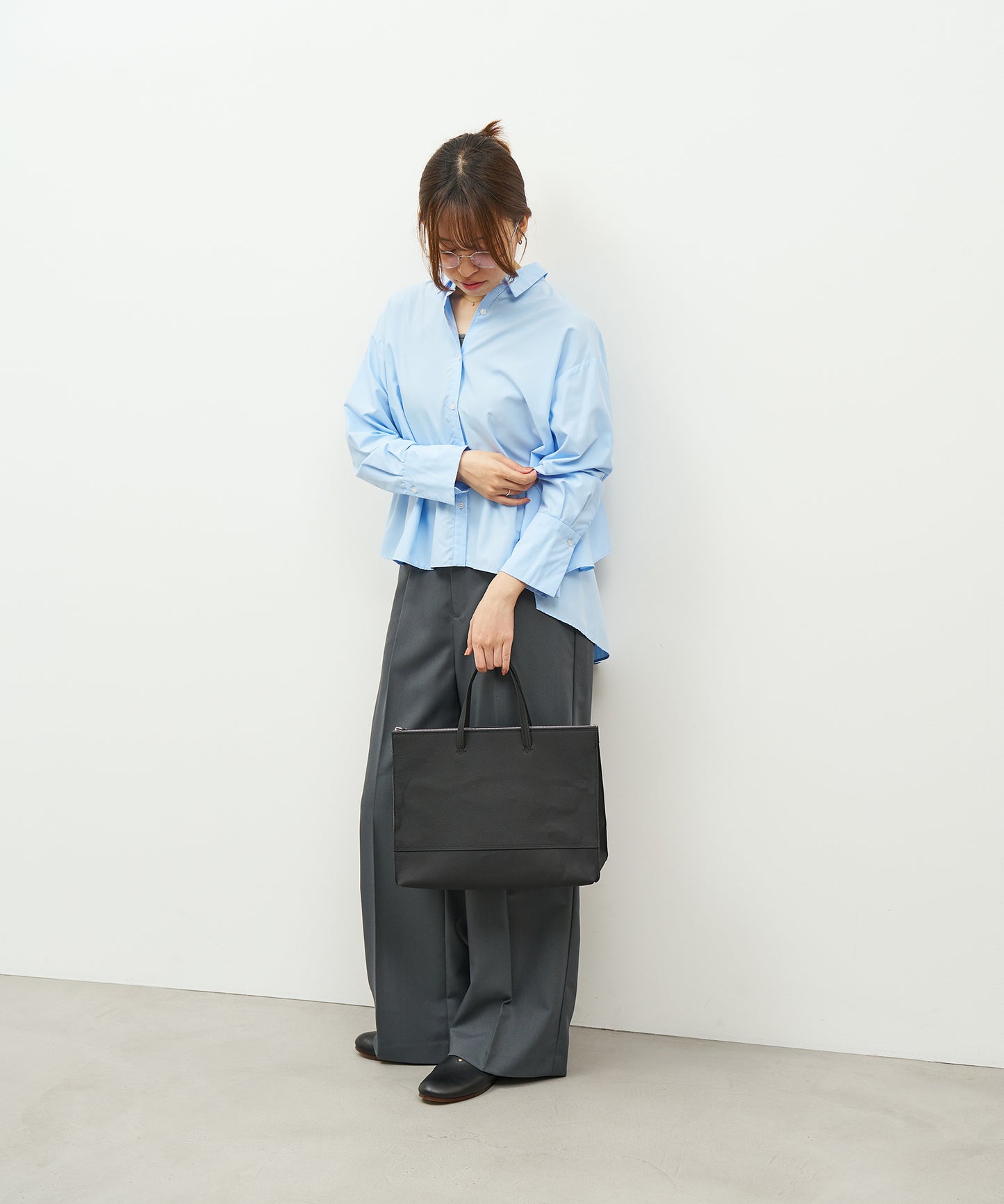 #51b《SALE 20%》クルーズショッパーL(ink black)/ 牛革・フィリップ