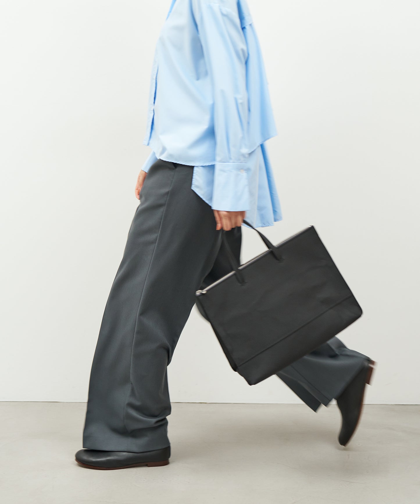 #51b《SALE 20%》クルーズショッパーL(ink black)/ 牛革・フィリップ