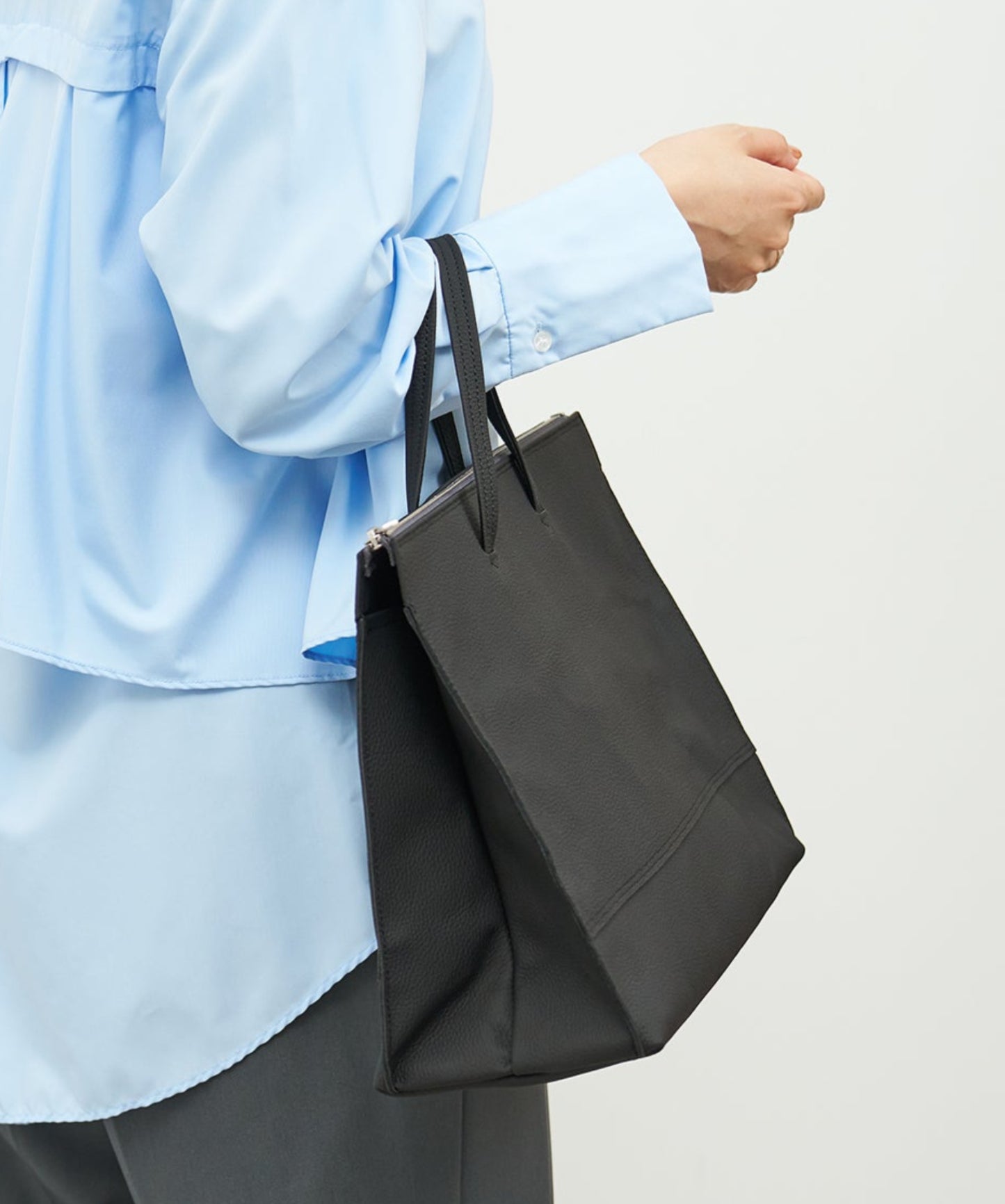#51b《SALE 20%》クルーズショッパーL(ink black)/ 牛革・フィリップ
