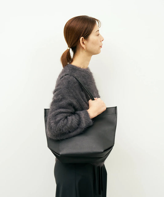 #52b《SALE 30%》ランチバッグM(black)/ 牛革・バレンシア - REN