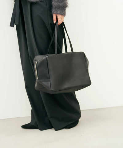 #52b/ スクエアダッフル M (black) / 牛革・バレンシア