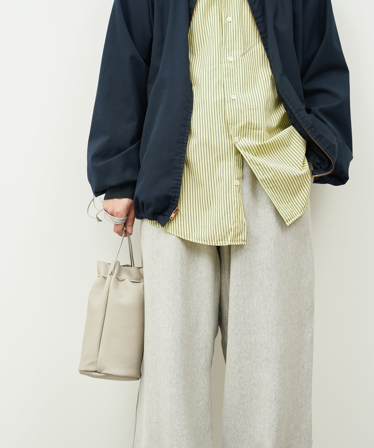 #53《~5/12 10%》キャニスターボトル(pale gray)/ 牛革・エン