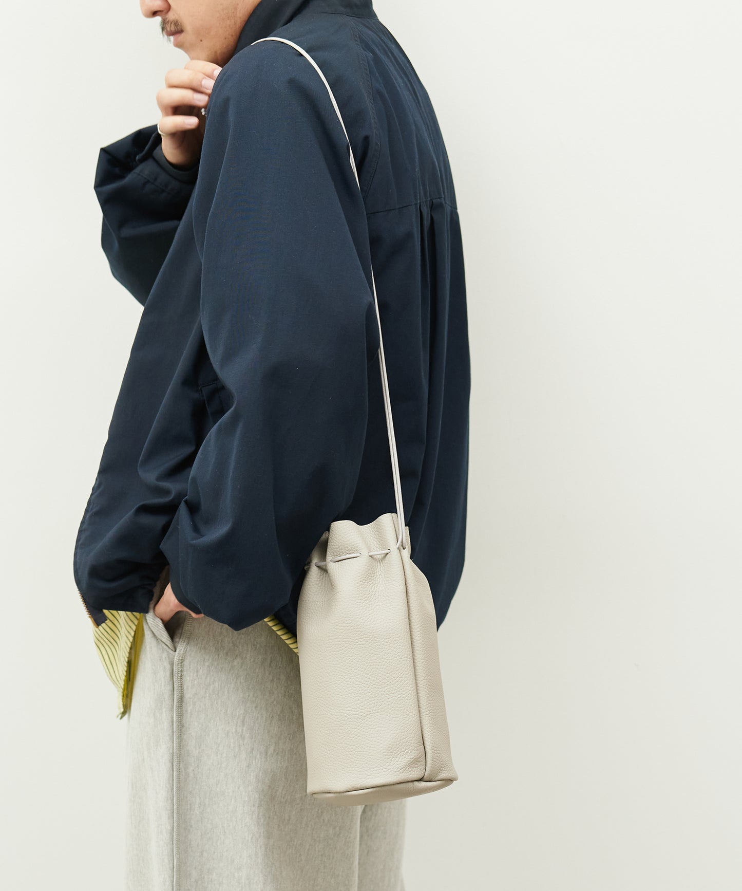 #53《~5/12 10%》キャニスターボトル(pale gray)/ 牛革・エン