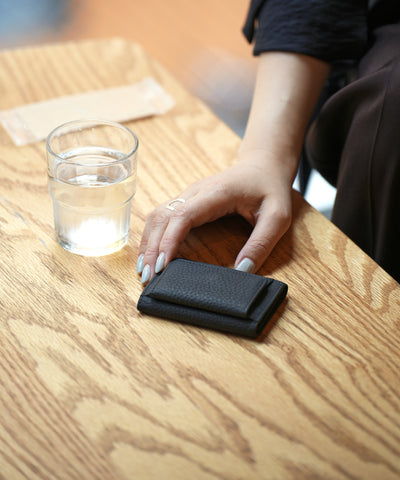 #51/ ミニウォレット(ink black)/ 牛革・フィリップ