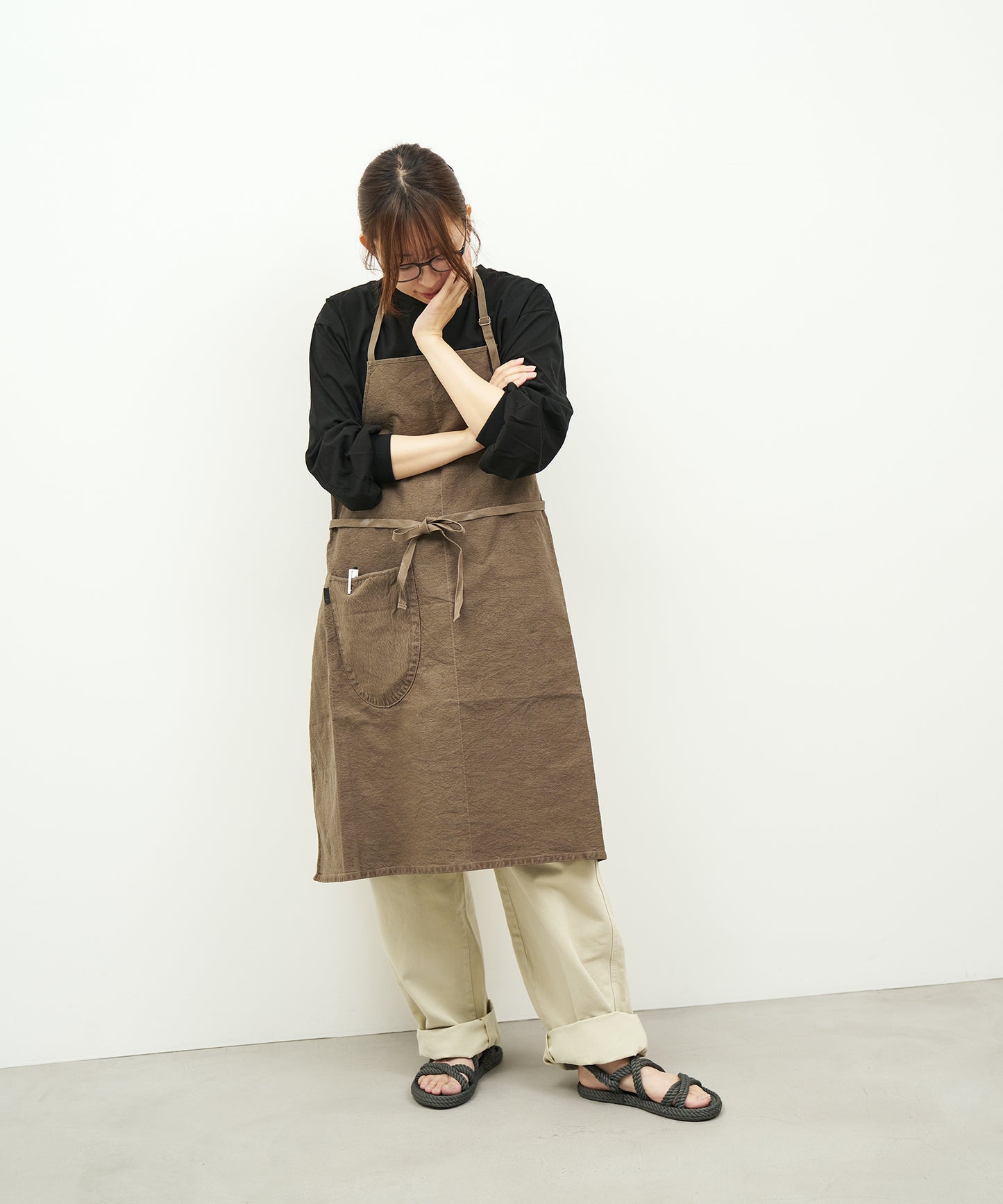 #74 / ユニエプロン(Logwood gray)/ NATURE DYE