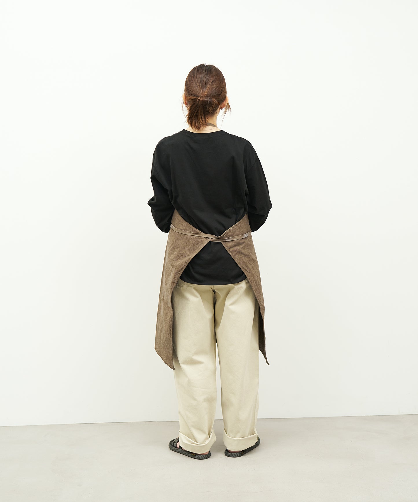 #74 / ユニエプロン(Logwood gray)/ NATURE DYE