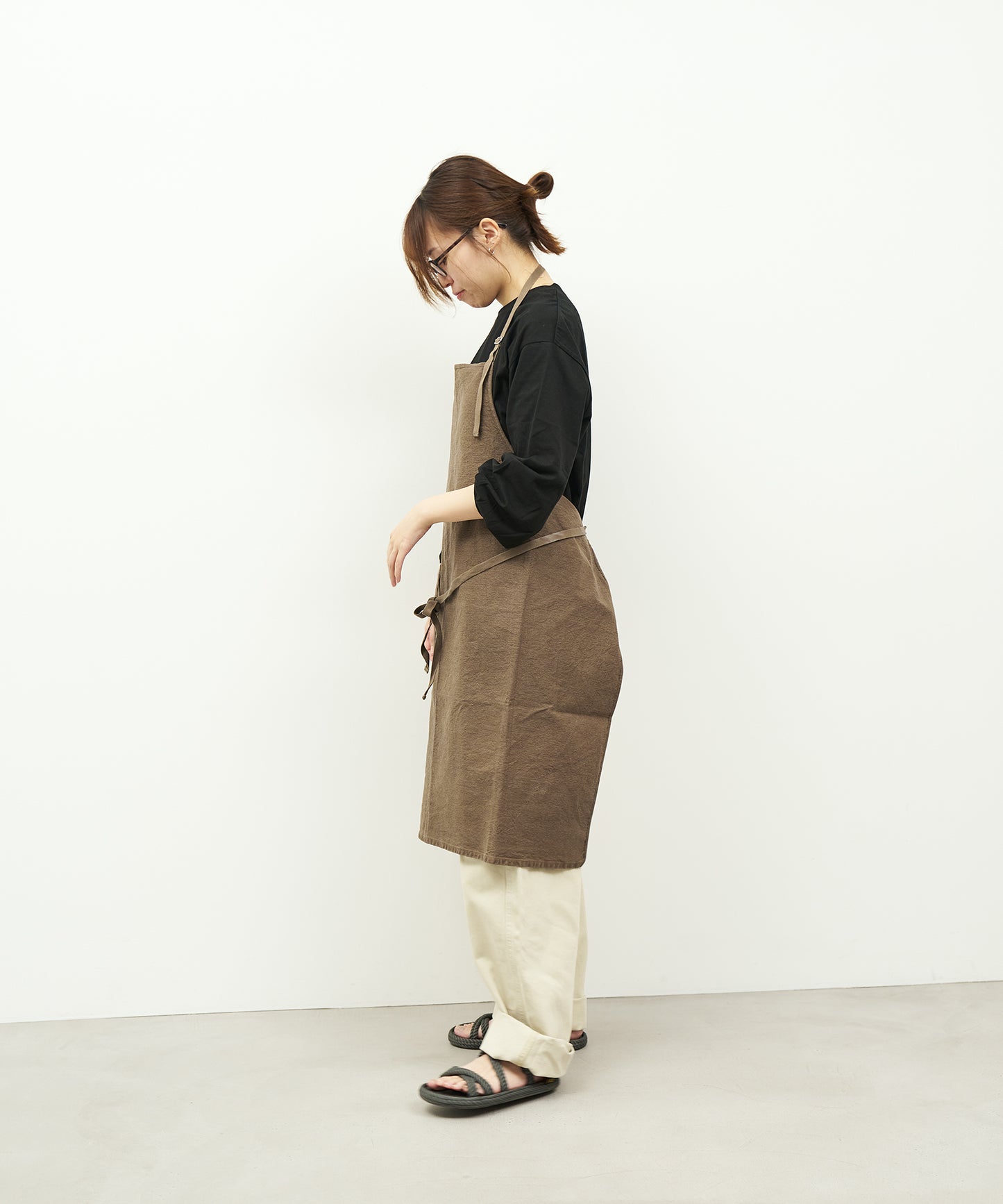 #74 / ユニエプロン(Logwood gray)/ NATURE DYE