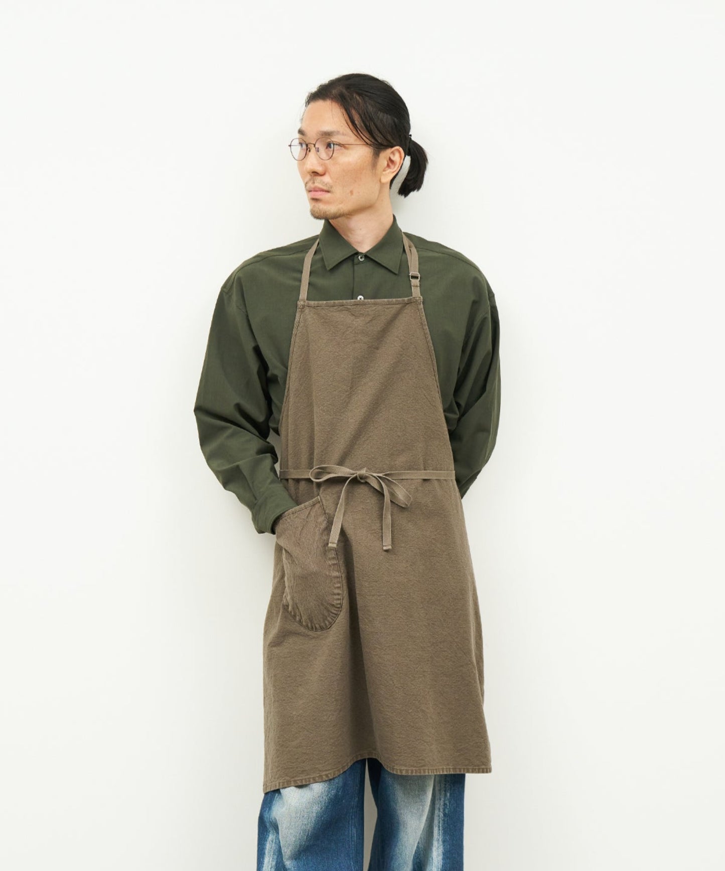 #74/ ユニエプロン(Logwood gray)/ NATURE DYE