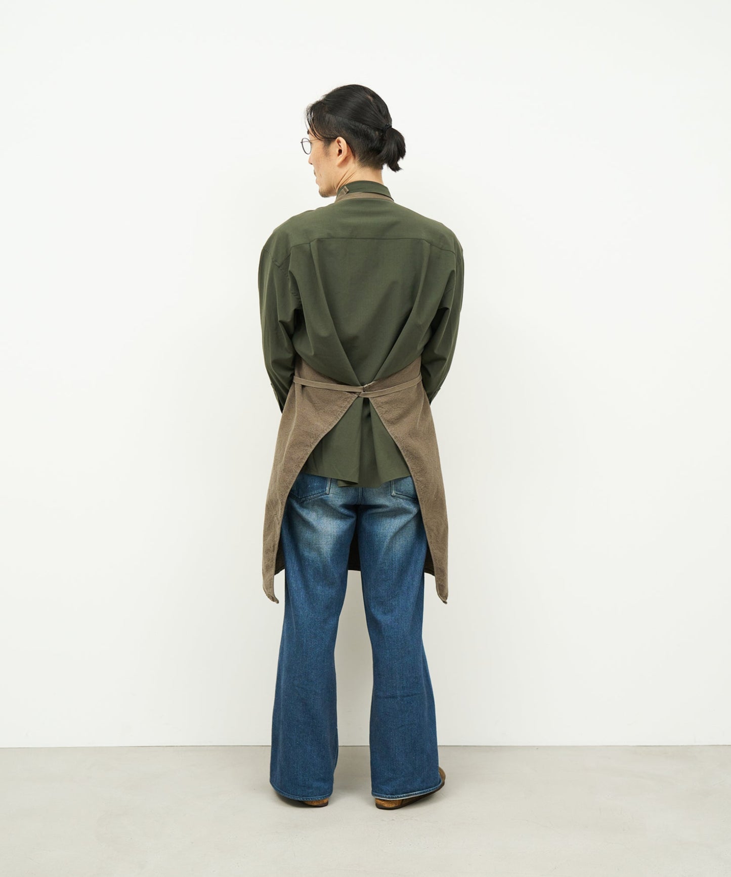 #74/ ユニエプロン(Logwood gray)/ NATURE DYE