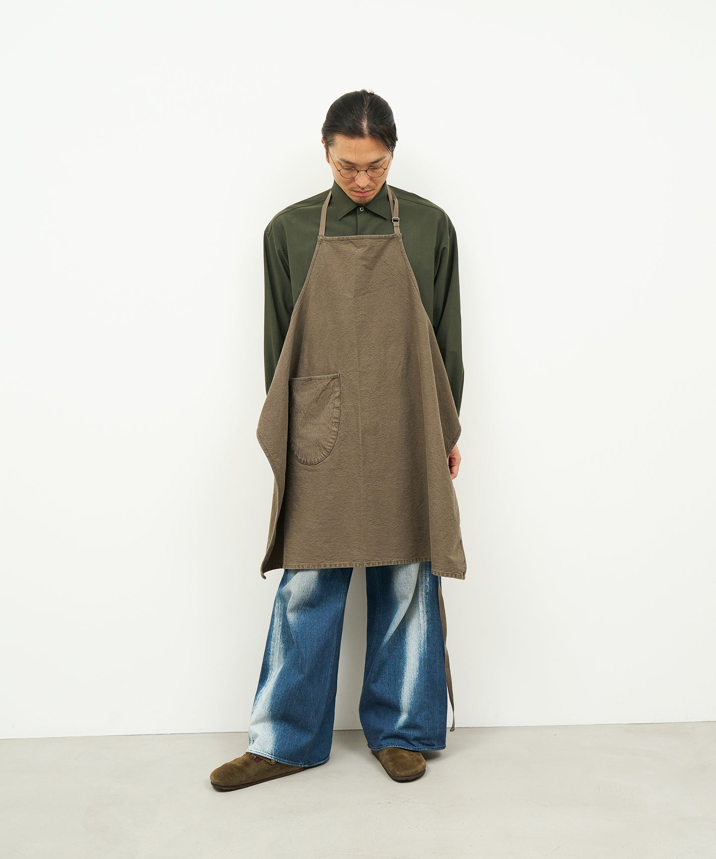 #74/ ユニエプロン(Logwood gray)/ NATURE DYE