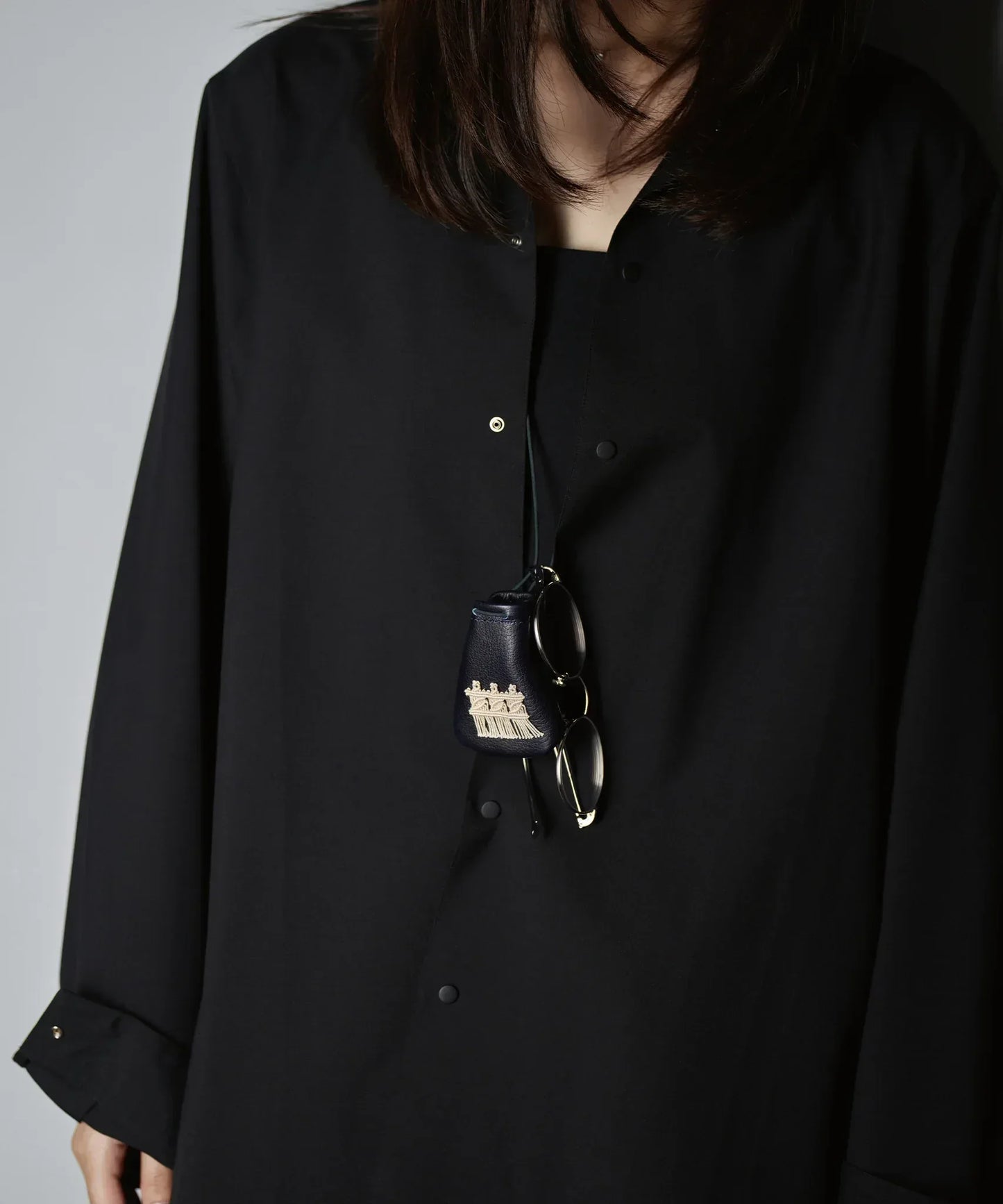 #55/ 【限定販売】アミュレットポーチXS(松田紗和さんコラボ / black)/ ベビーバッファロー