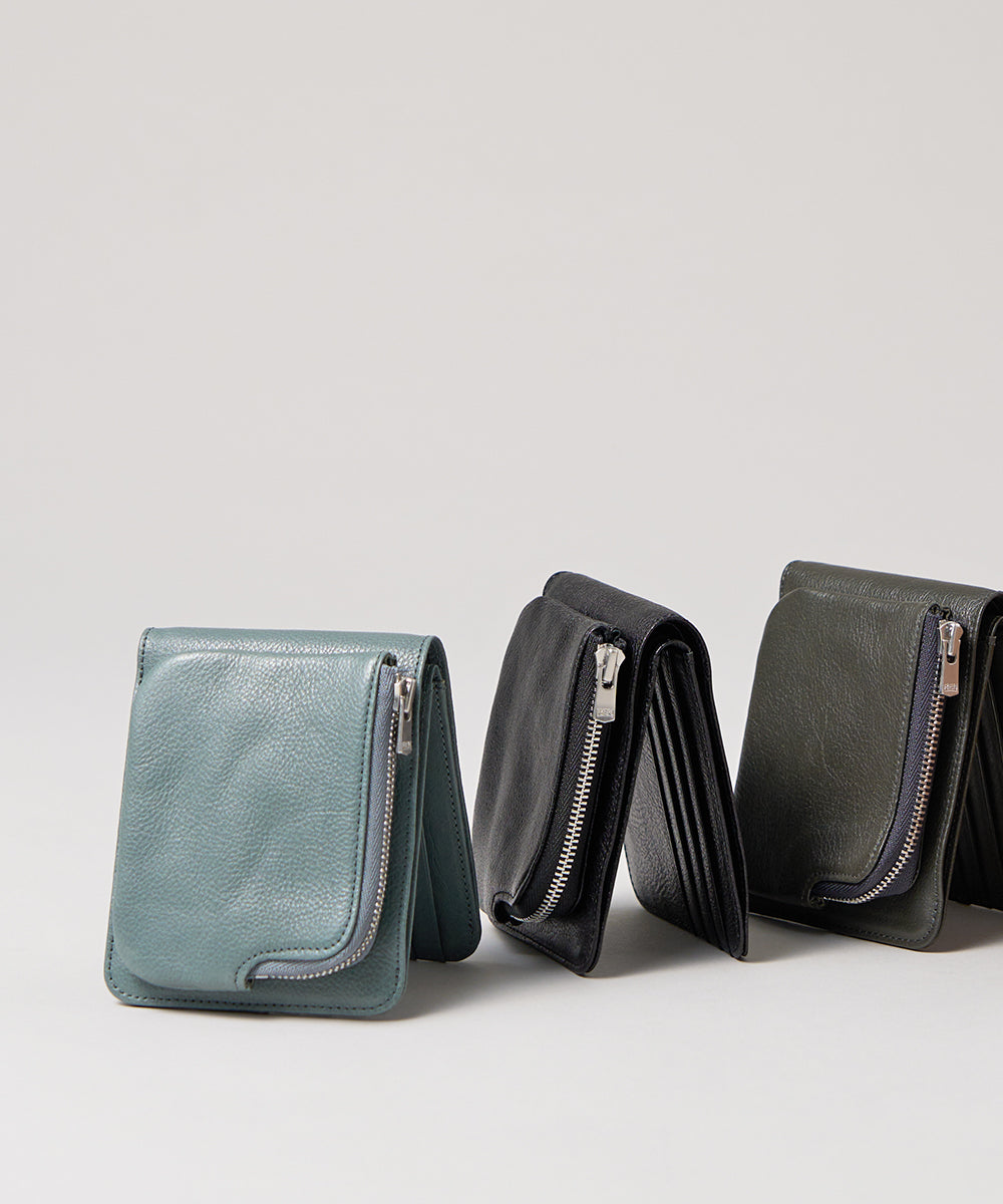 二つ折り財布》小銭ケースが外付けで動線スッキリな革財布。 – REN