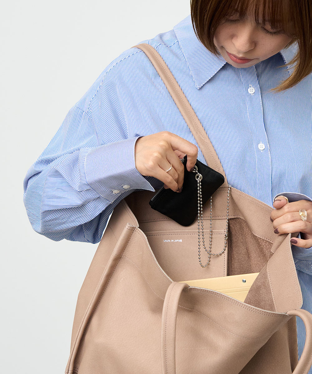 black / ワイドトートに取り付けた場合