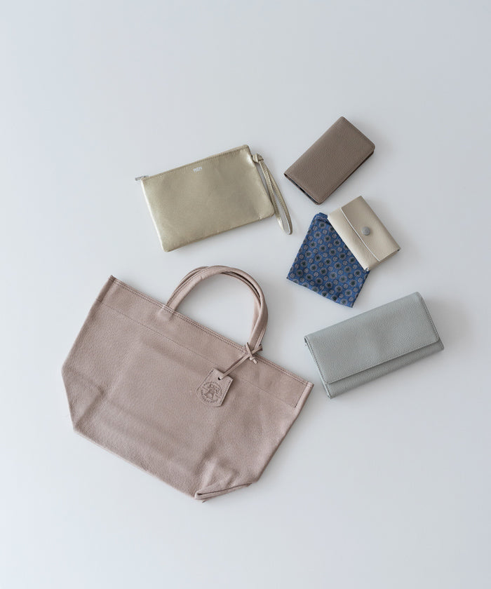 収納イメージ(A5ノート・長財布・ハンカチ・ポーチ)