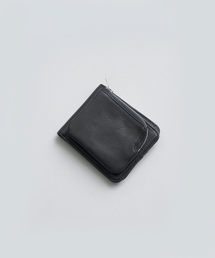 《二つ折り財布》小銭ケースが外付けで動線スッキリな革財布。