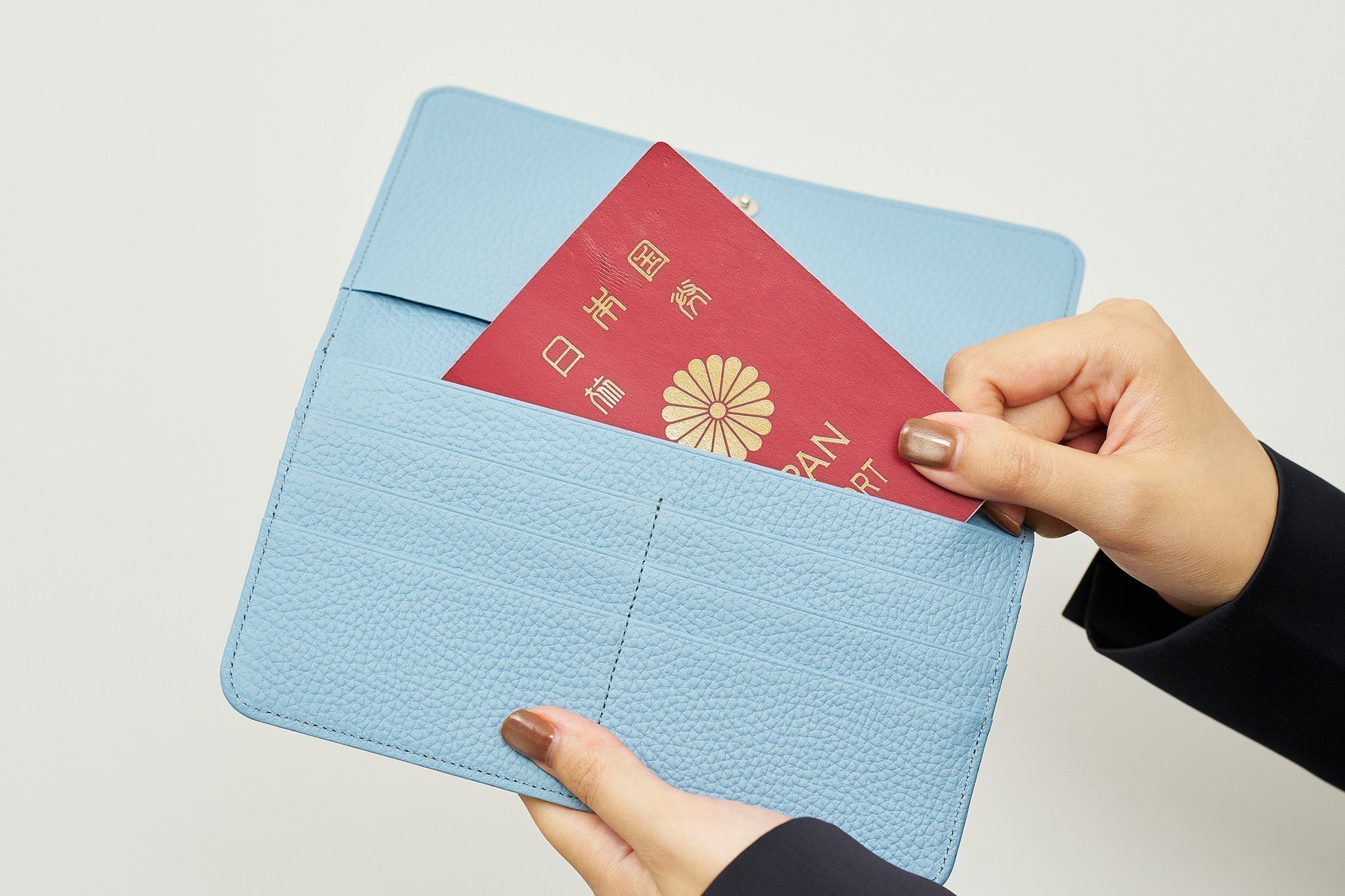 NEW》移動の流れを妨げない 新型パスポートケース「Transit Plain」 – REN