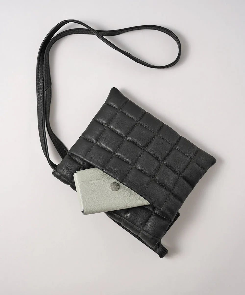 SALE＞【REN】《ポシェット》柔らかくて軽いレザー素材のキルティング 