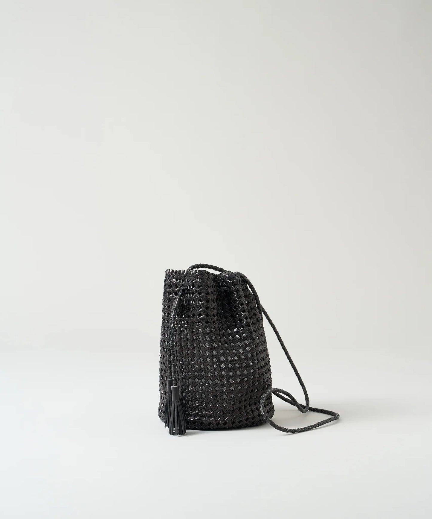 #16/ タッセルボトルショルダー（black）/ やぎ革・ゴートメッシュ - REN