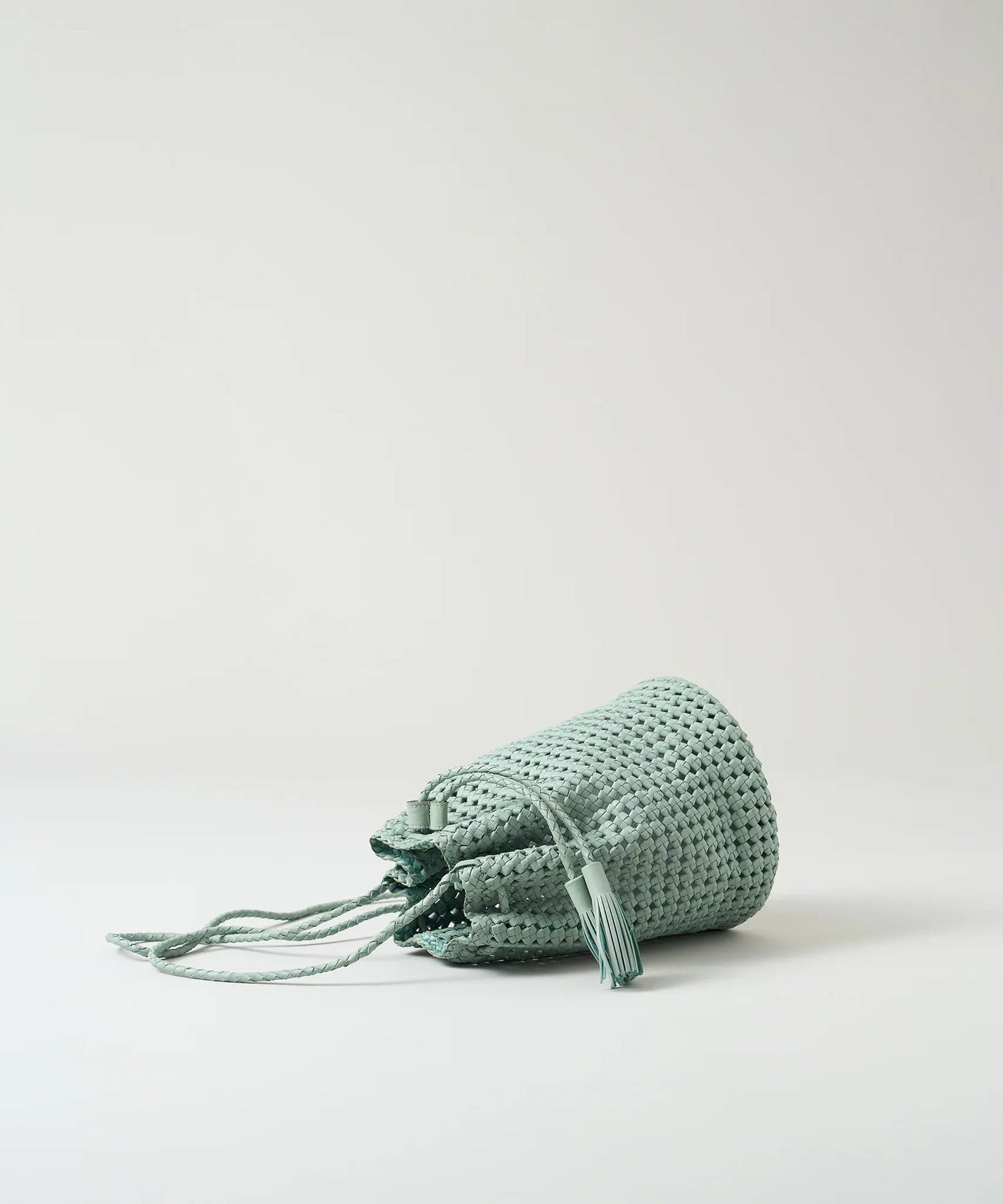 #16/ タッセルボトルショルダー（sage green）/ やぎ革・ゴートメッシュ
