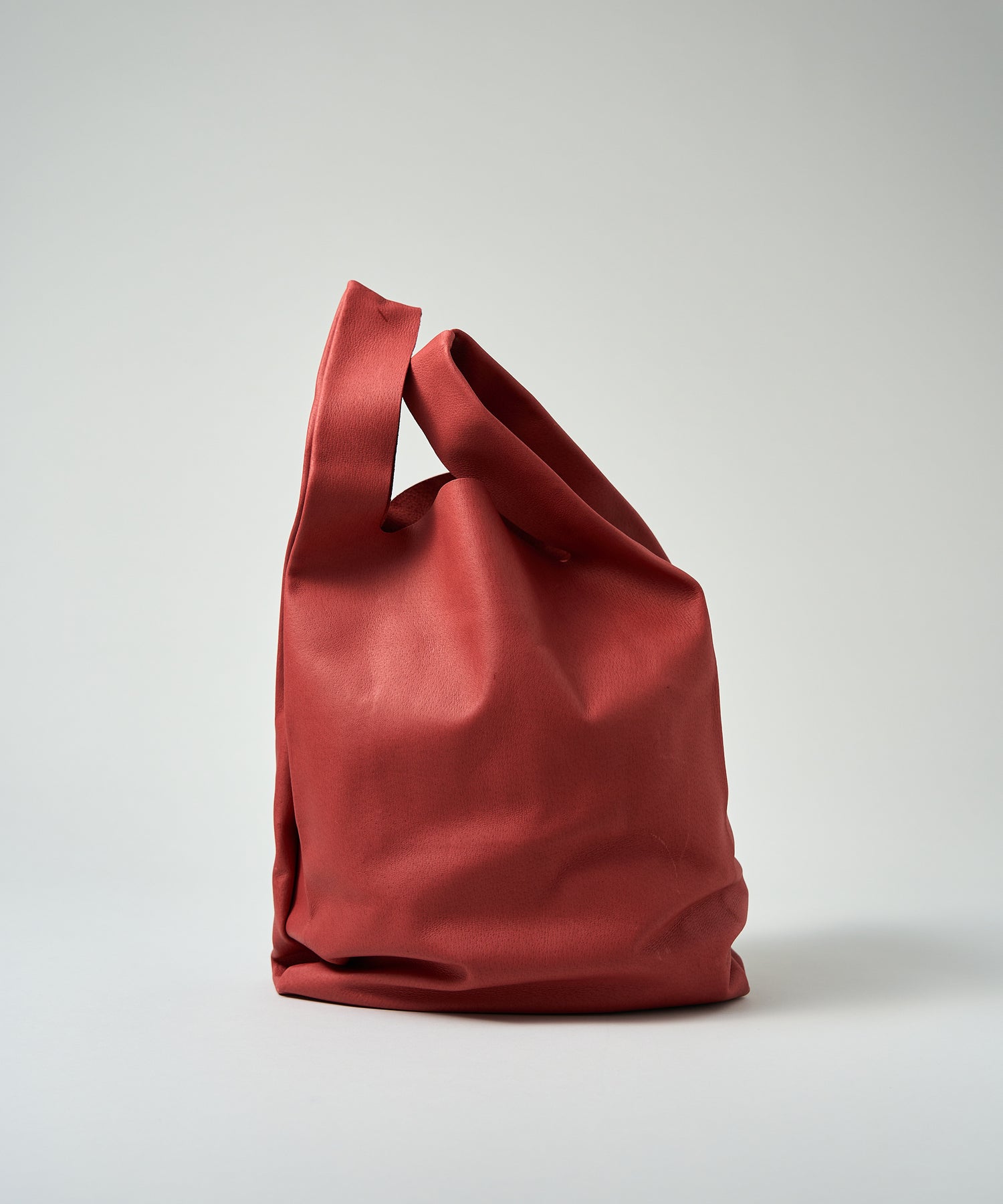 SALE＞【REN】《トートバッグ》レジ袋型のシンプルなレザーバッグ。