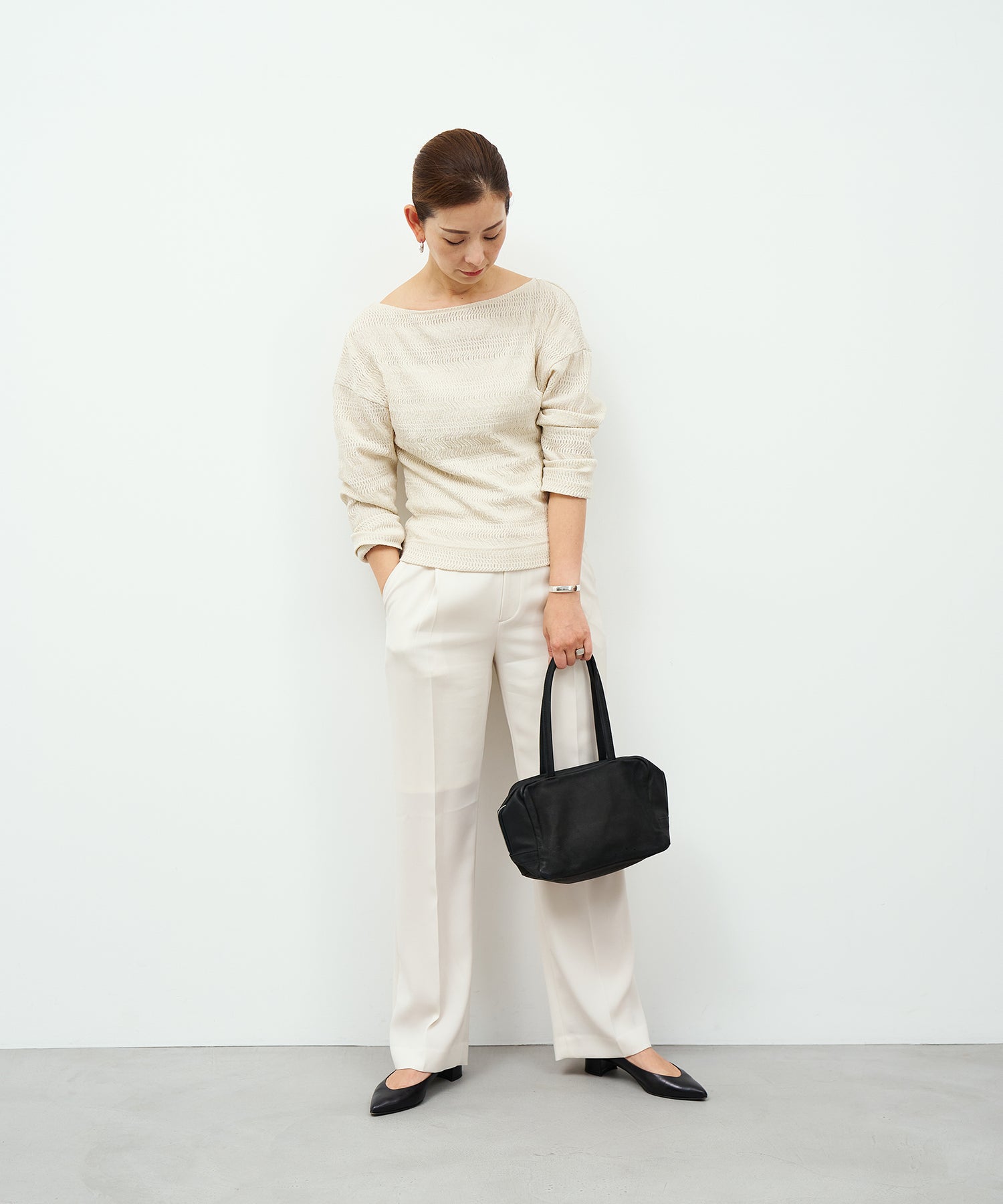【極美品】REN　スクエアダッフル XS ブラック　完売カラー　レザー REN】《ボストンバッグ》肩掛けできる小ぶりのスクエア型の