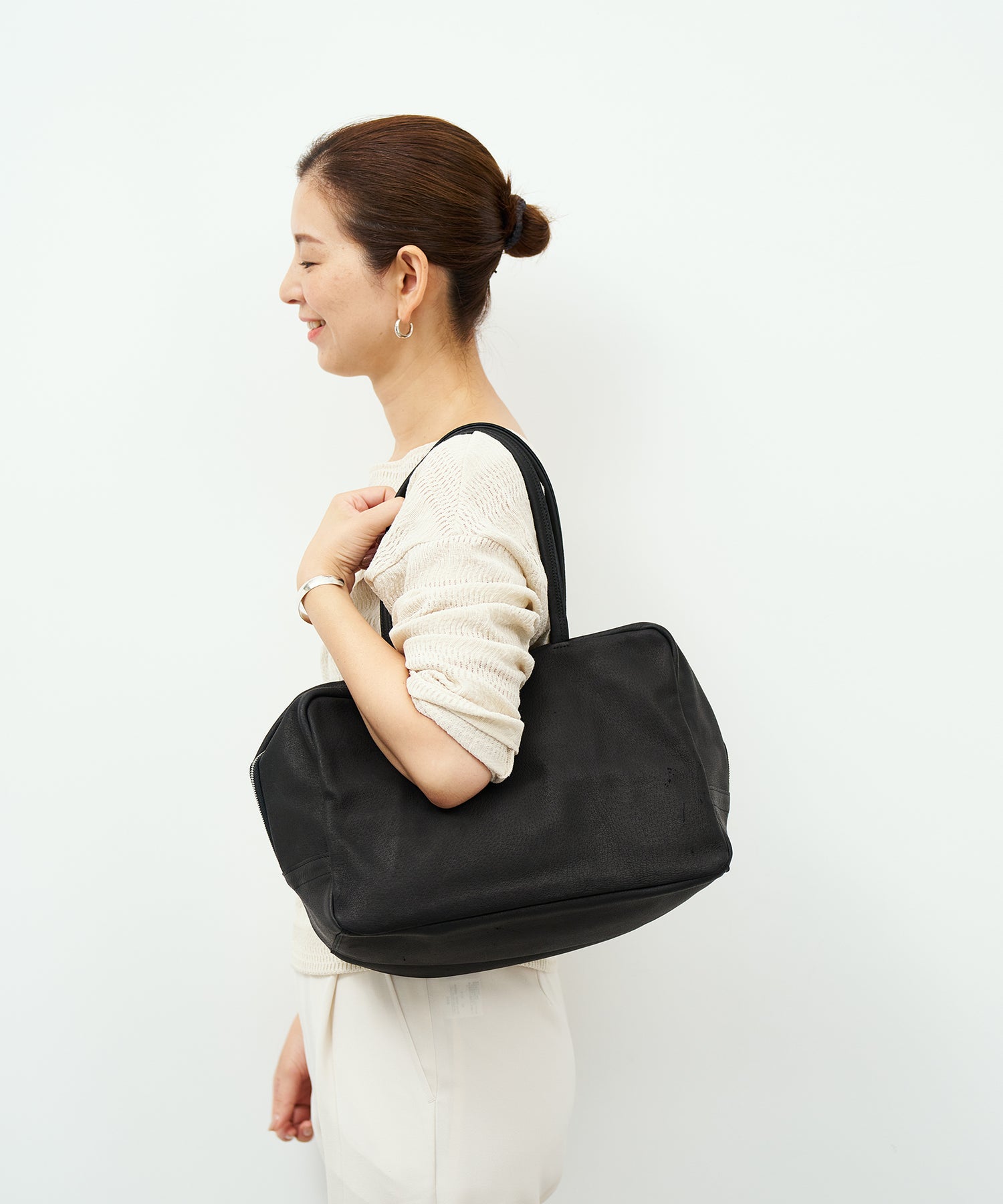 REN】《ボストンバッグ》シンプルで軽い、大きめのレザーバッグ。。